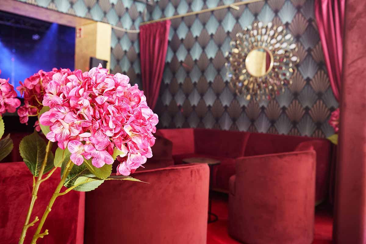 Bar & Lounge